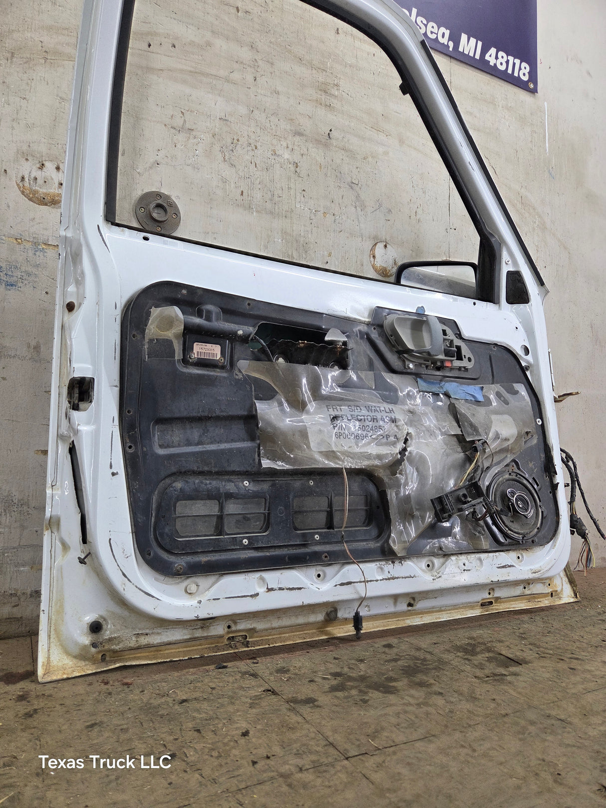 1988-2000 Chevrolet Silverado Suburban GMC Sierra LH Front Driver Side Door