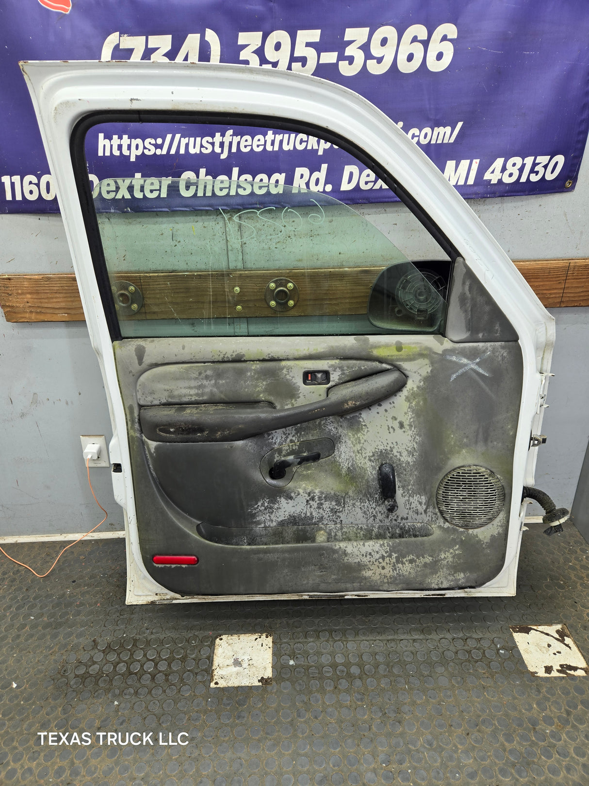 1999-2006 Chevrolet Silverado / GMC Sierra 1500 2500 3500 HD Front Driver Side Door LH