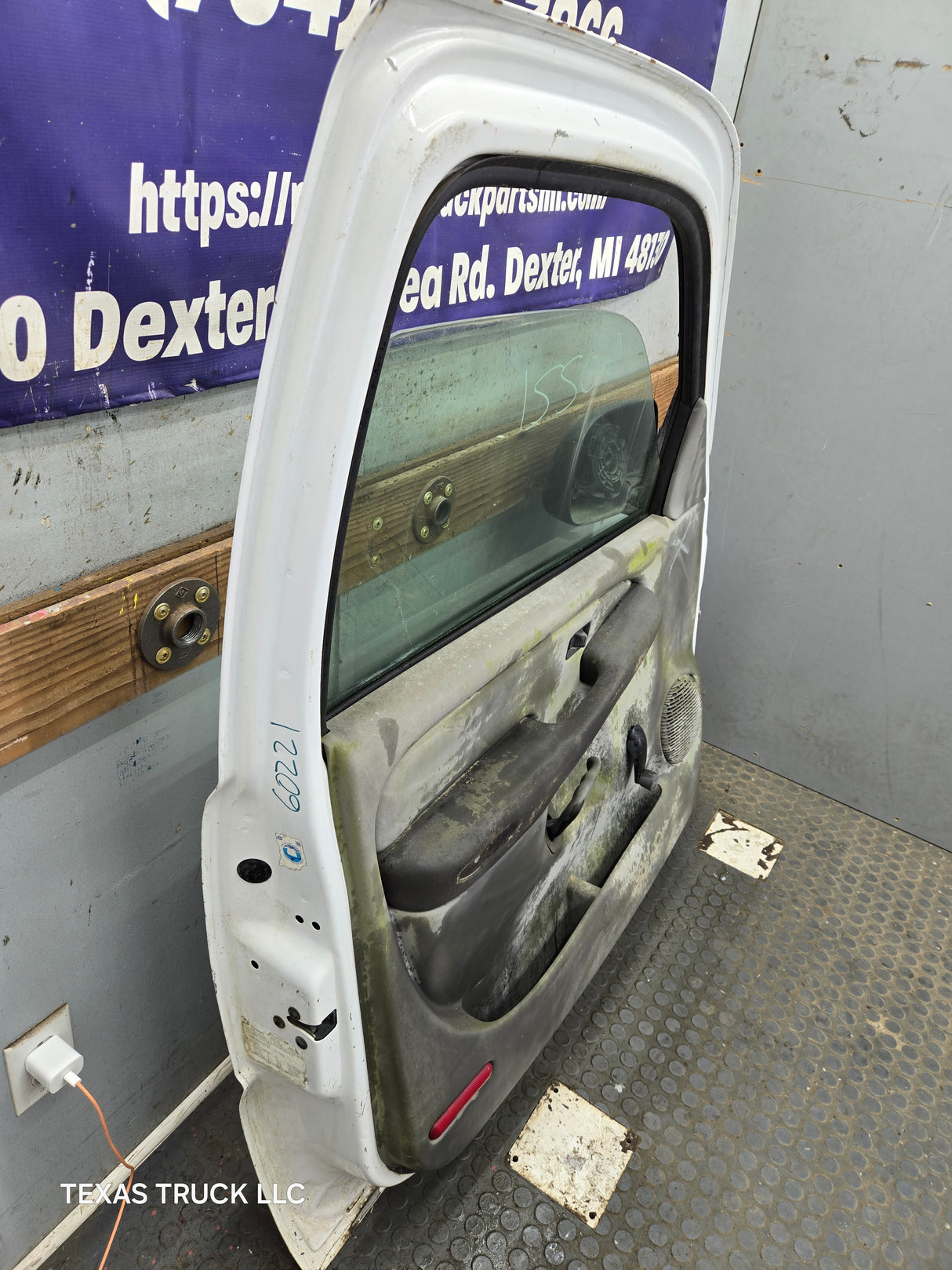 1999-2006 Chevrolet Silverado / GMC Sierra 1500 2500 3500 HD Front Driver Side Door LH