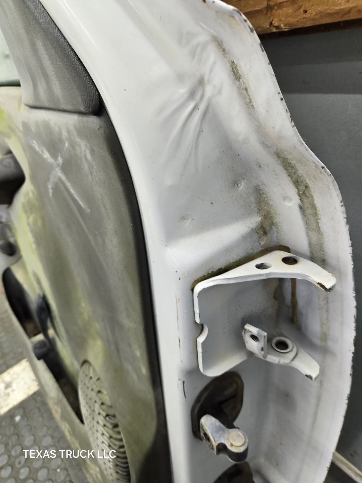 1999-2006 Chevrolet Silverado / GMC Sierra 1500 2500 3500 HD Front Driver Side Door LH
