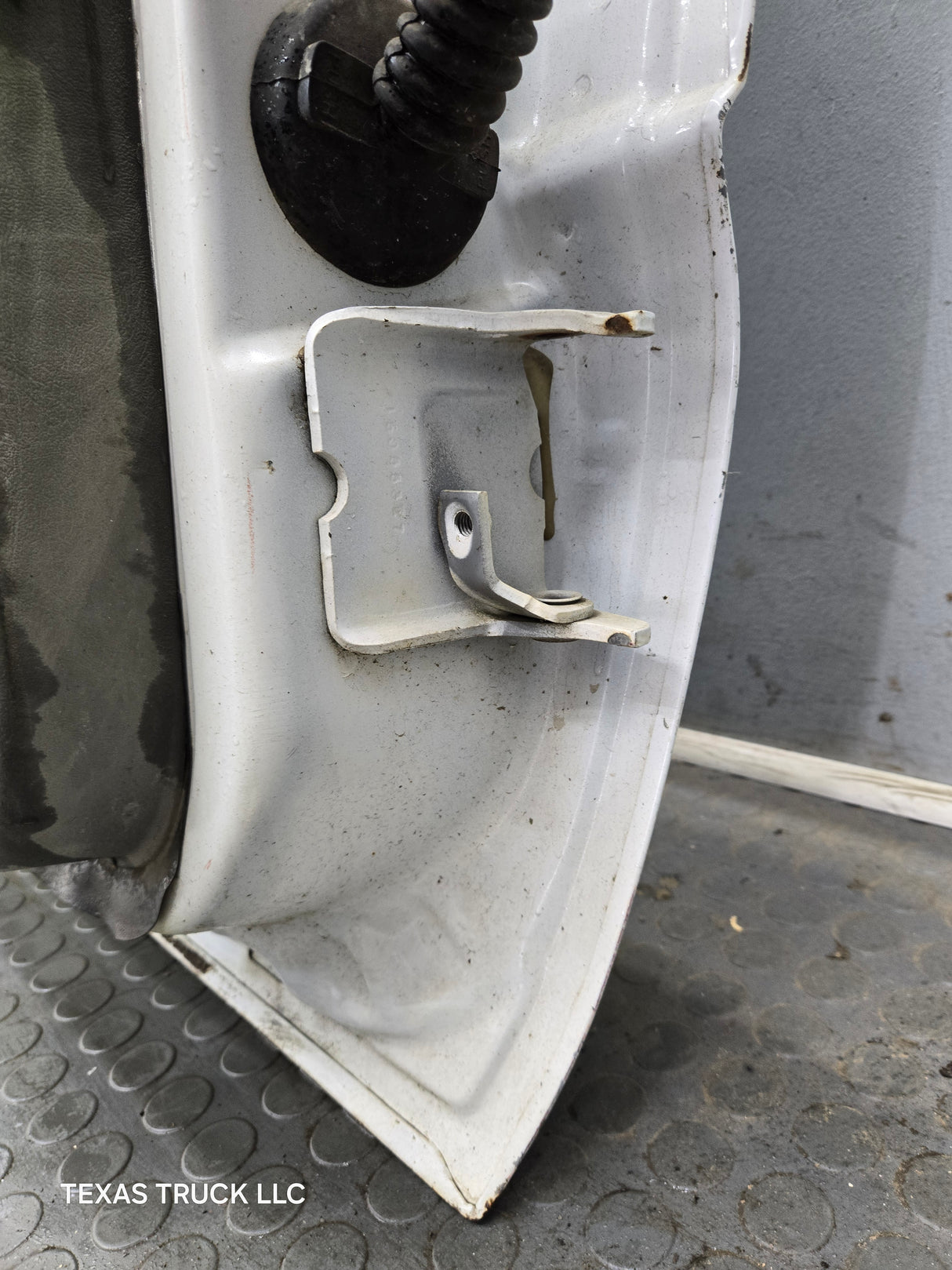 1999-2006 Chevrolet Silverado / GMC Sierra 1500 2500 3500 HD Front Driver Side Door LH