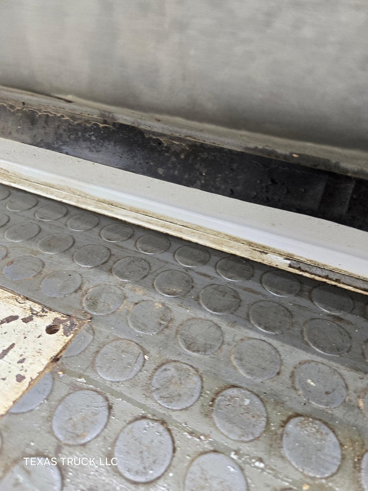 1999-2006 Chevrolet Silverado / GMC Sierra 1500 2500 3500 HD Front Driver Side Door LH