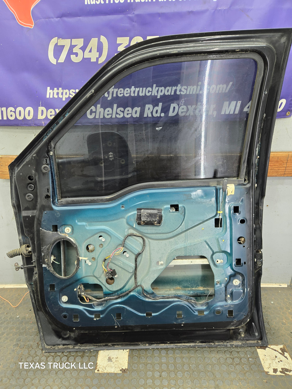 1999-2011 Ford Super Duty / Excursion Front Passenger RH Door F250 F350 F450 F550 - Black