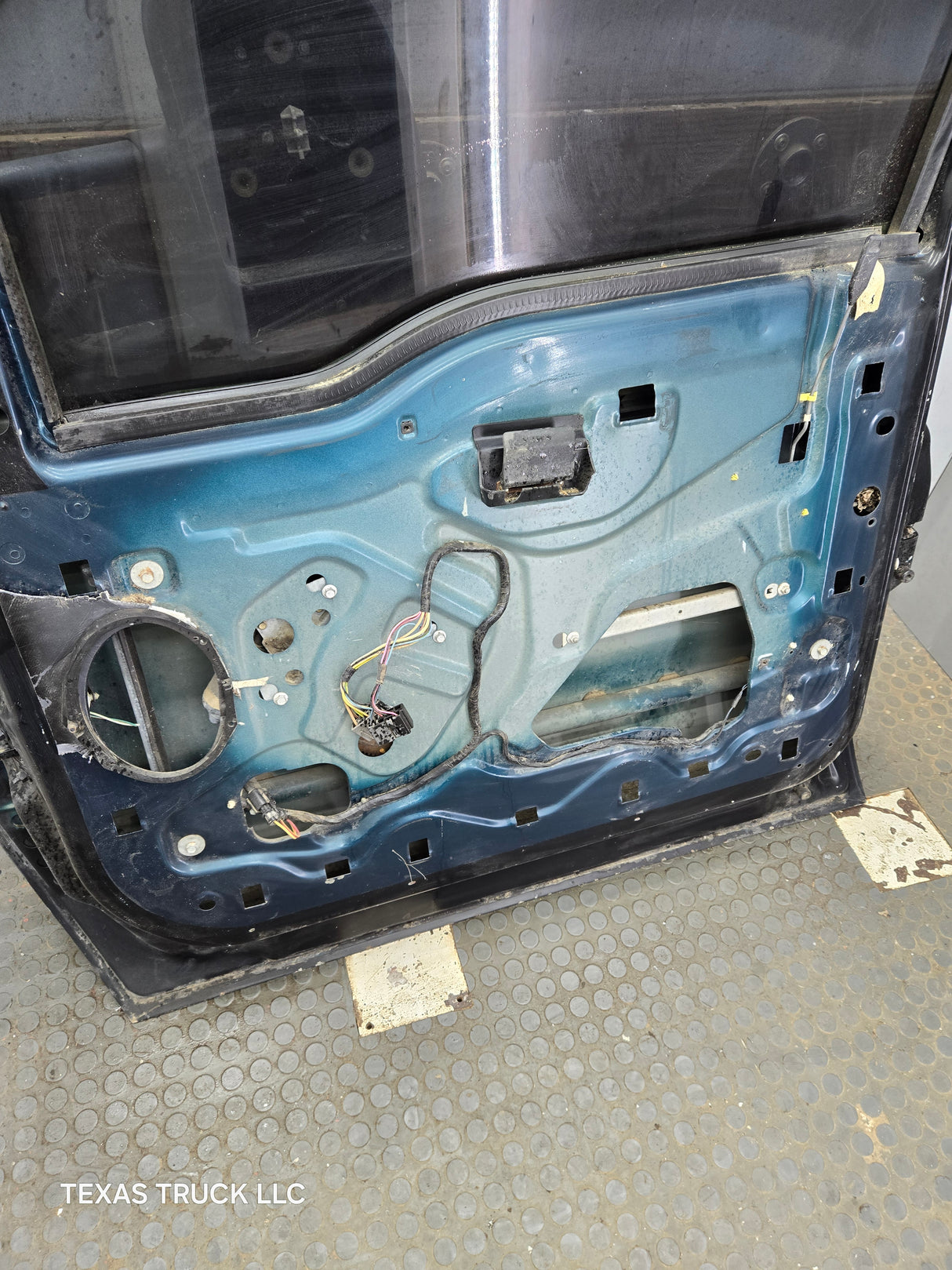 1999-2011 Ford Super Duty / Excursion Front Passenger RH Door F250 F350 F450 F550 - Black