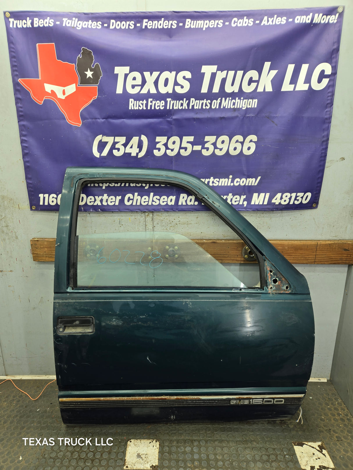 1988-2000 Chevrolet Silverado Suburban GMC Sierra RH Front Passenger Door