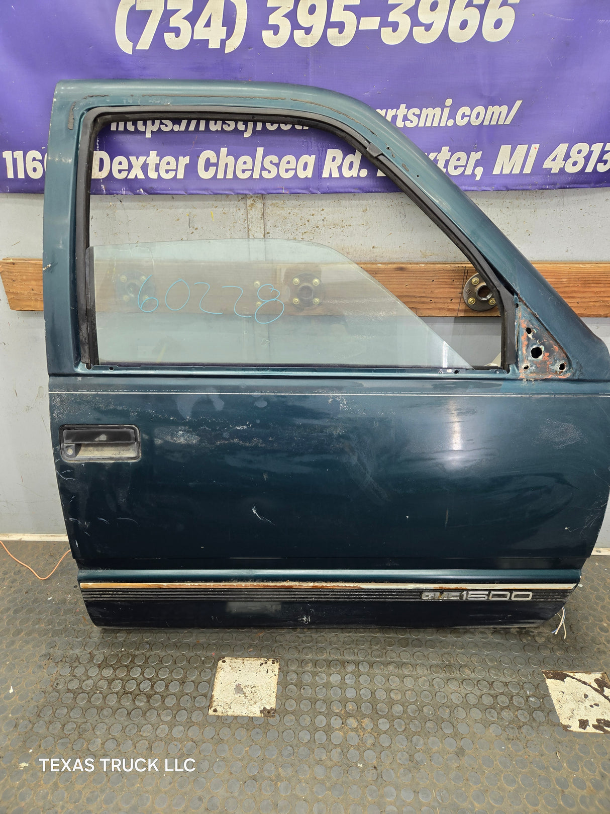 1988-2000 Chevrolet Silverado Suburban GMC Sierra RH Front Passenger Door