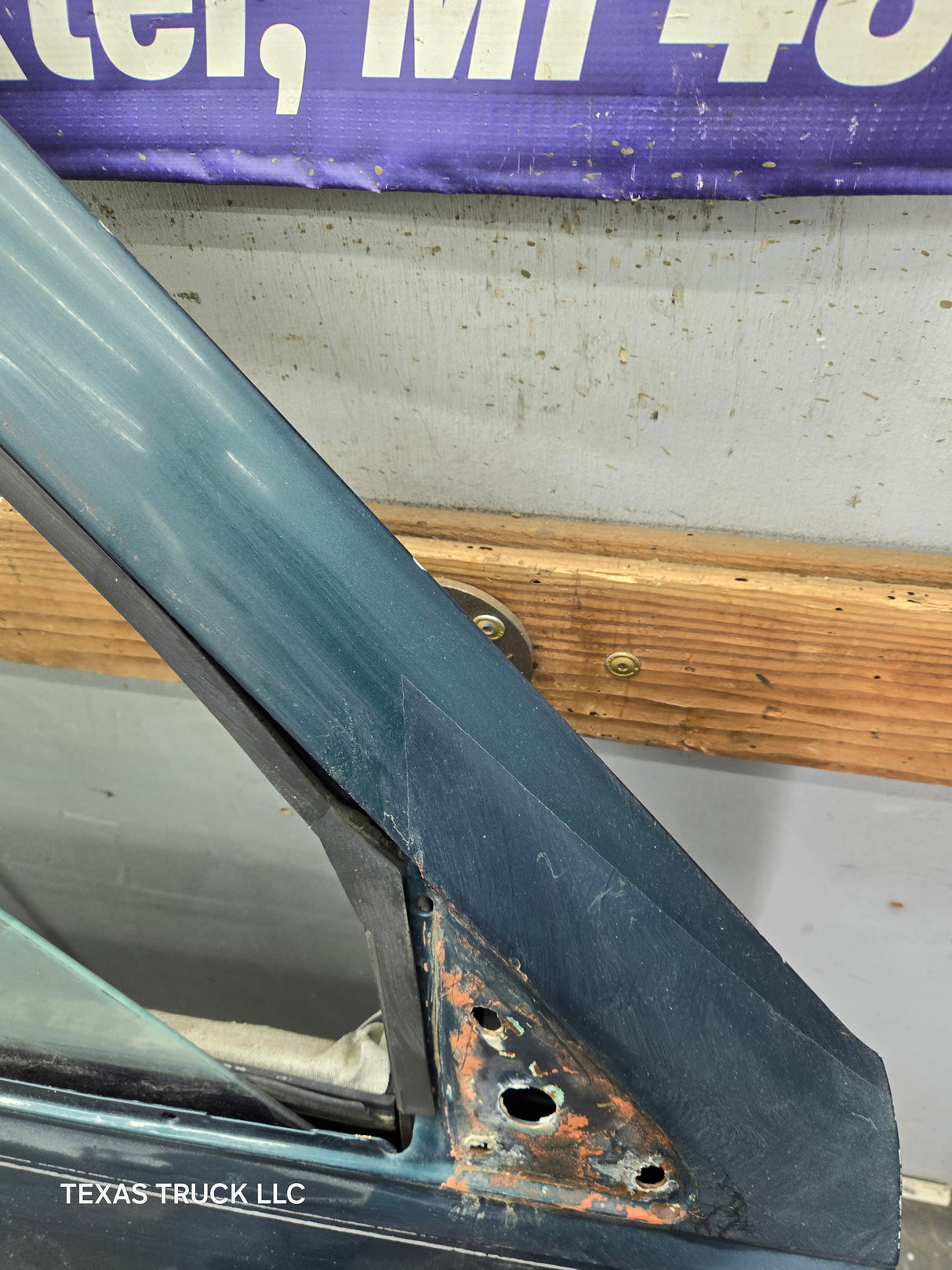 1988-2000 Chevrolet Silverado Suburban GMC Sierra RH Front Passenger Door