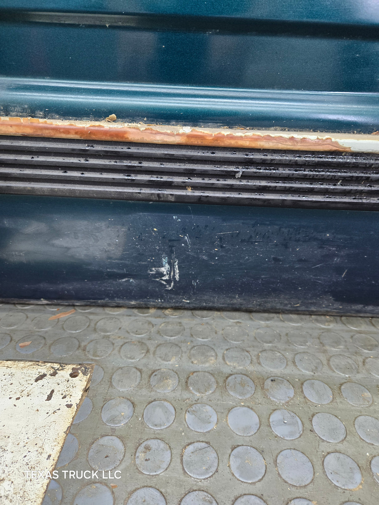 1988-2000 Chevrolet Silverado Suburban GMC Sierra RH Front Passenger Door