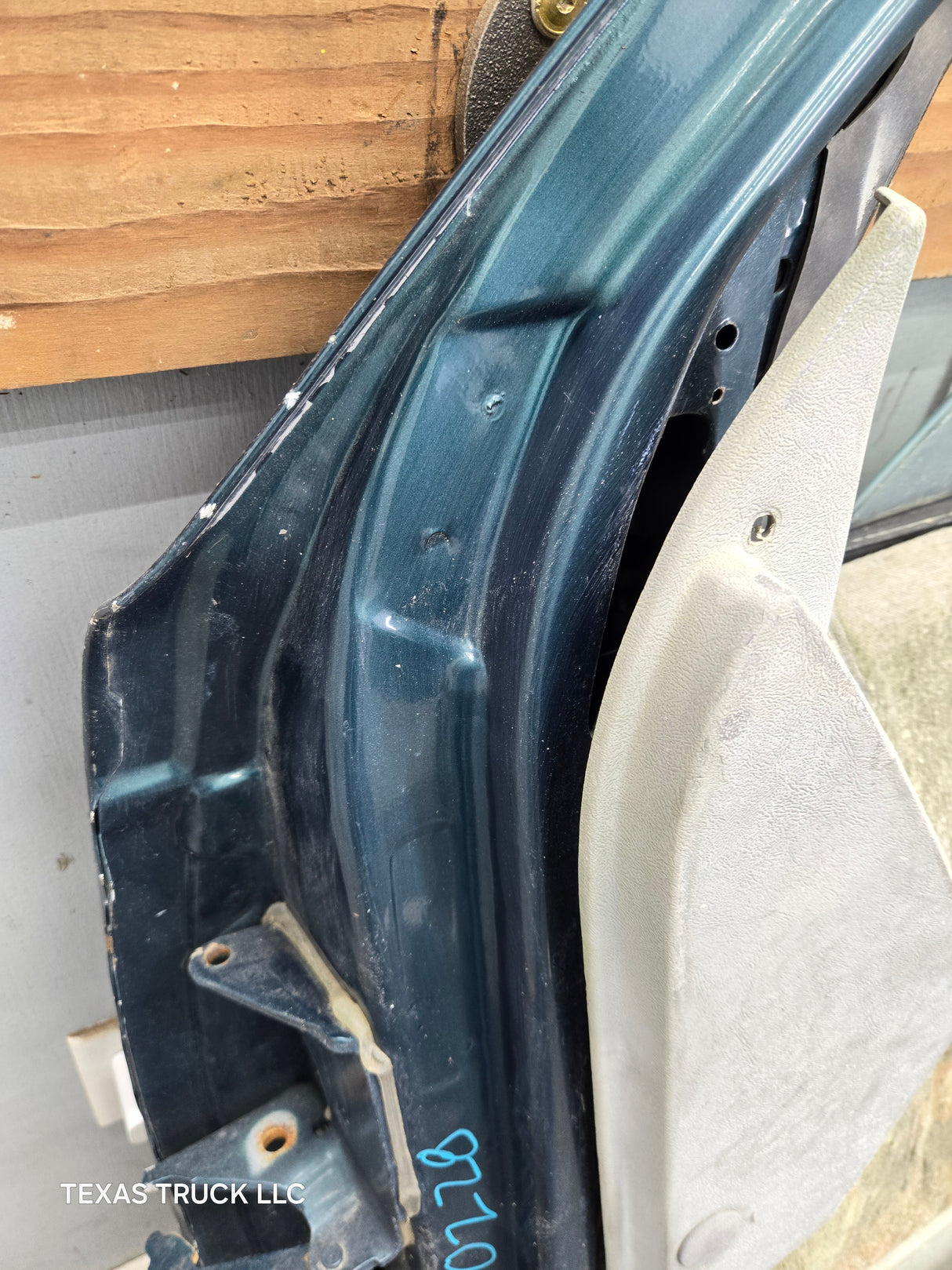 1988-2000 Chevrolet Silverado Suburban GMC Sierra RH Front Passenger Door