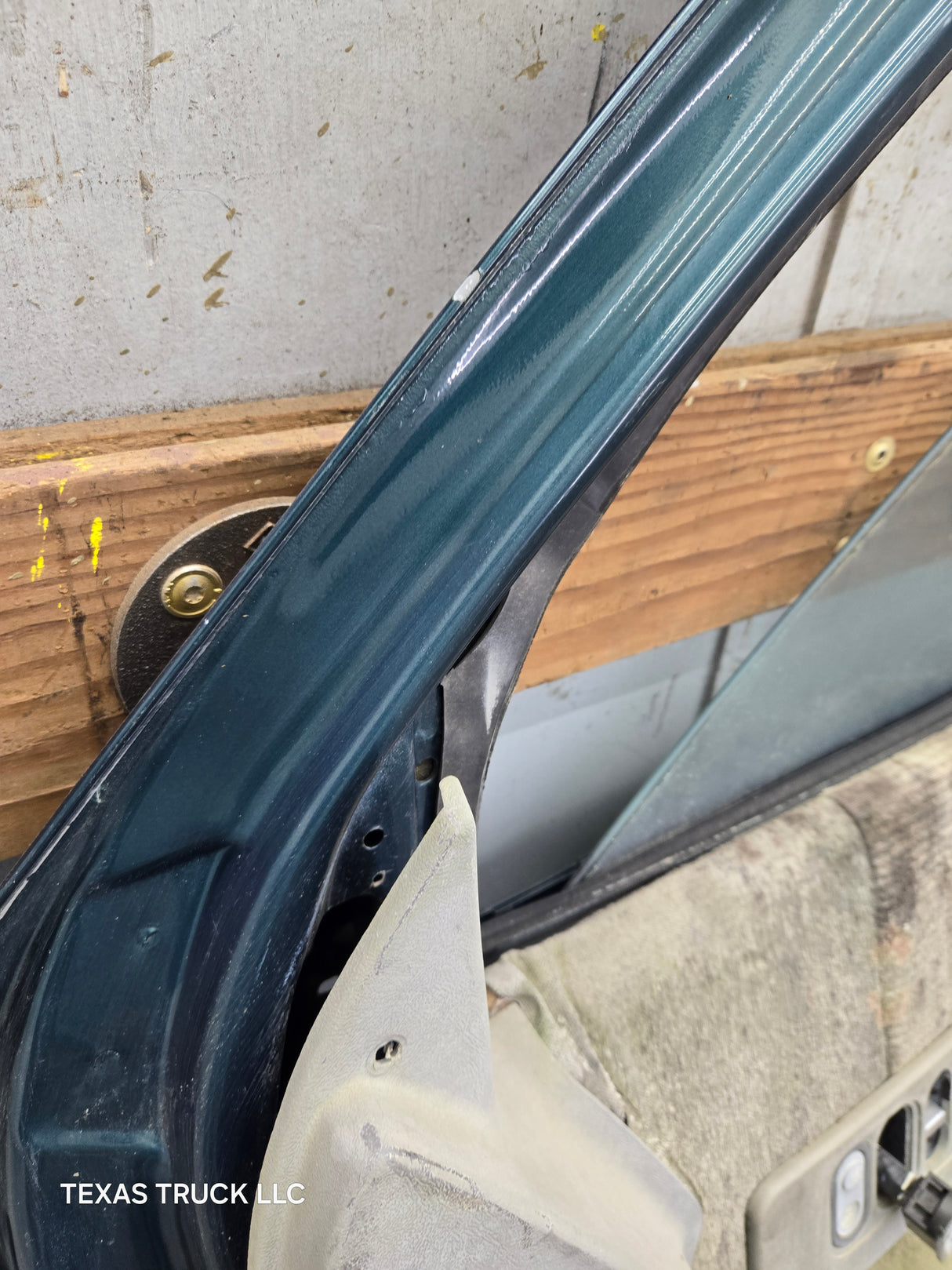 1988-2000 Chevrolet Silverado Suburban GMC Sierra RH Front Passenger Door