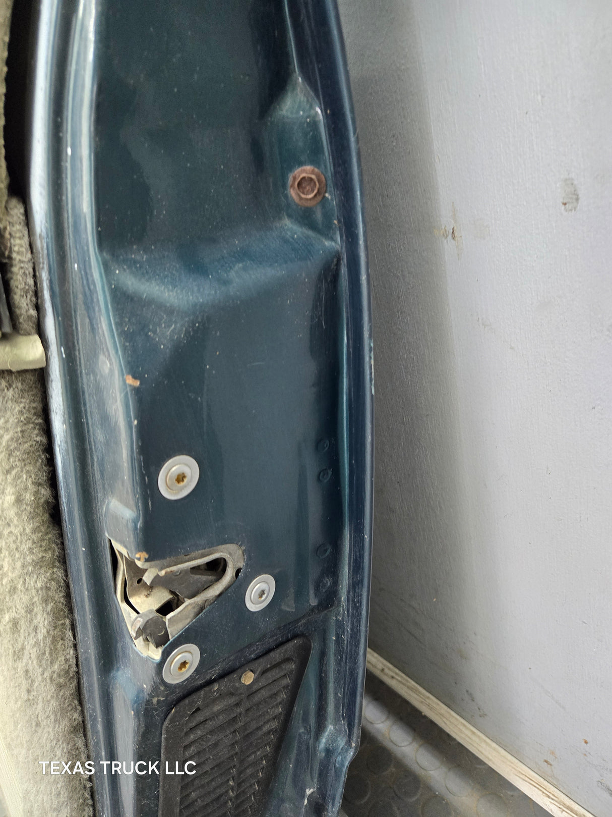 1988-2000 Chevrolet Silverado Suburban GMC Sierra RH Front Passenger Door
