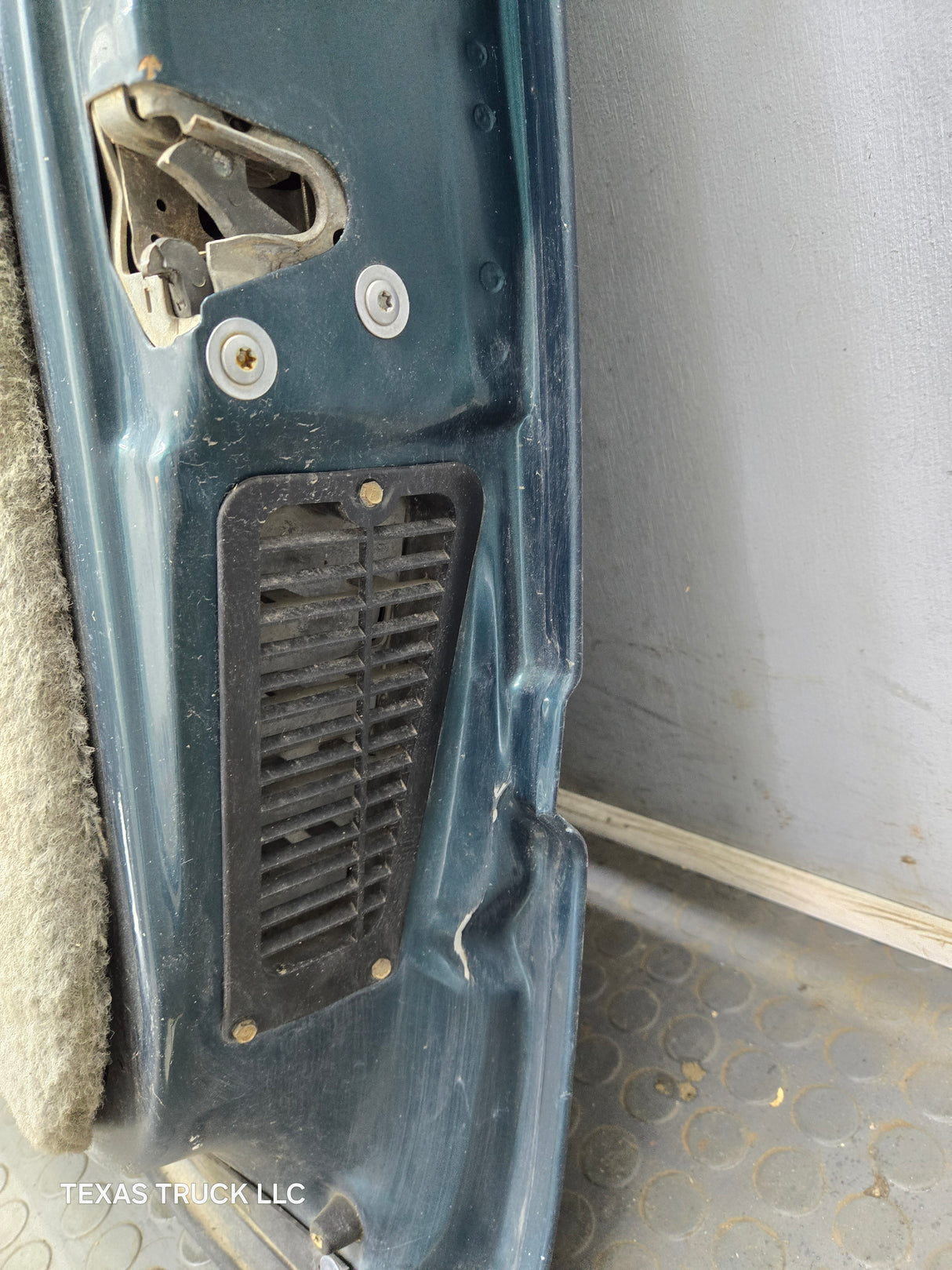 1988-2000 Chevrolet Silverado Suburban GMC Sierra RH Front Passenger Door