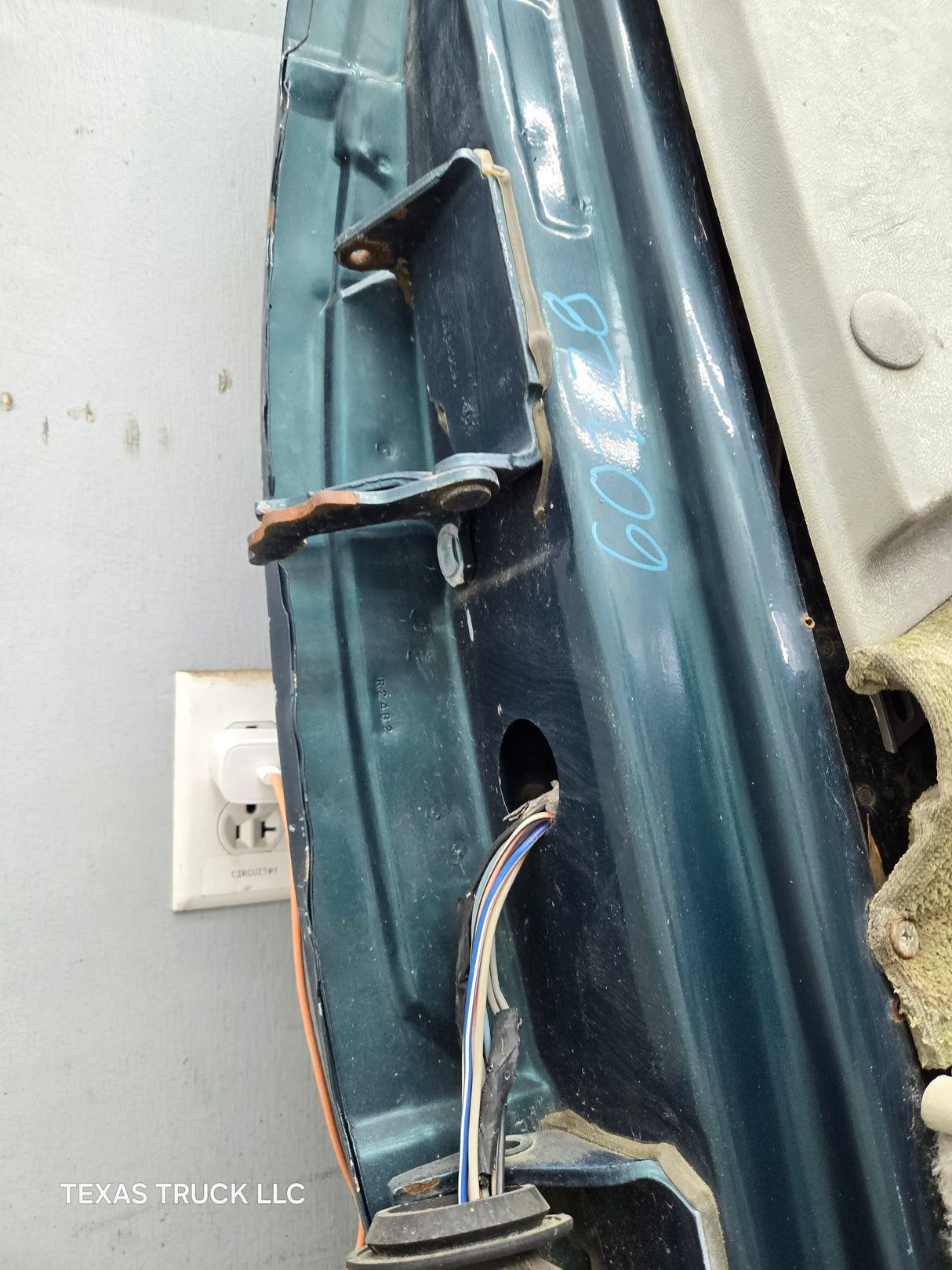 1988-2000 Chevrolet Silverado Suburban GMC Sierra RH Front Passenger Door