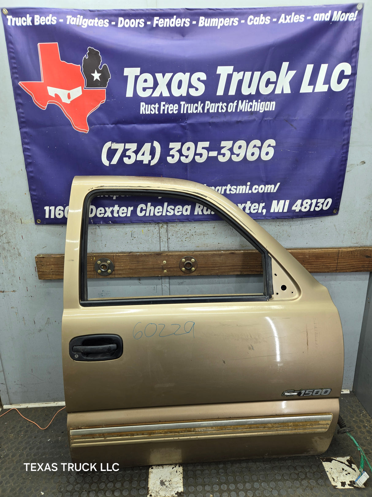 1999-2006 Chevrolet Silverado / GMC Sierra 1500 2500 3500 HD Front Passenger side Door RH