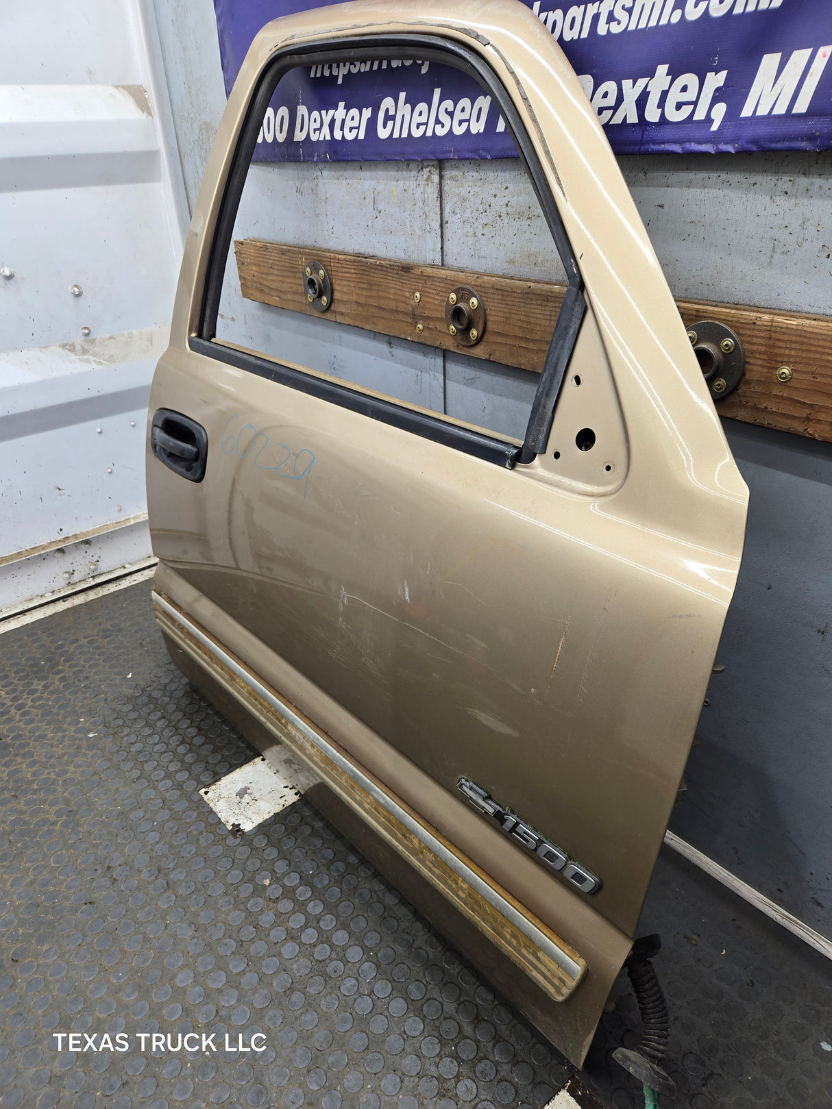 1999-2006 Chevrolet Silverado / GMC Sierra 1500 2500 3500 HD Front Passenger side Door RH
