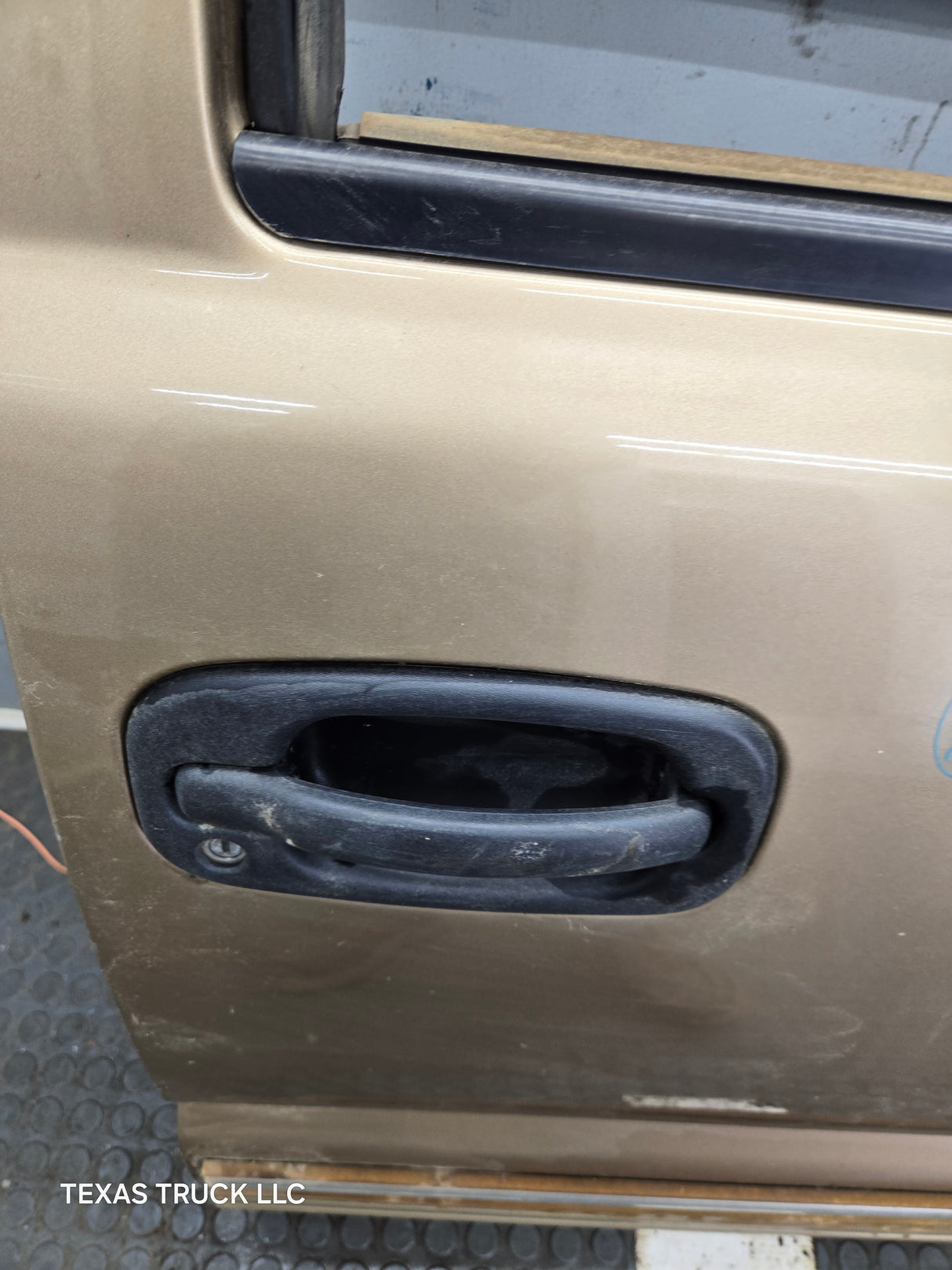 1999-2006 Chevrolet Silverado / GMC Sierra 1500 2500 3500 HD Front Passenger side Door RH
