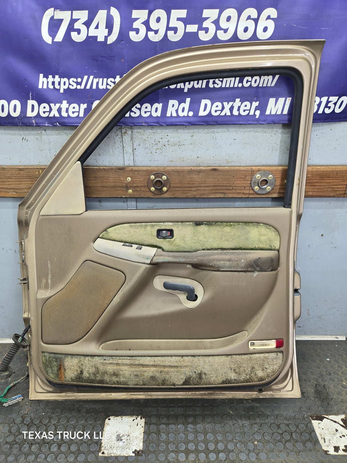 1999-2006 Chevrolet Silverado / GMC Sierra 1500 2500 3500 HD Front Passenger side Door RH