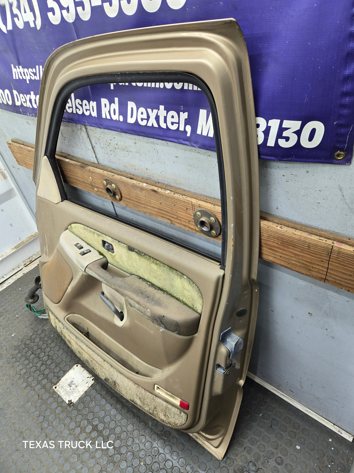 1999-2006 Chevrolet Silverado / GMC Sierra 1500 2500 3500 HD Front Passenger side Door RH