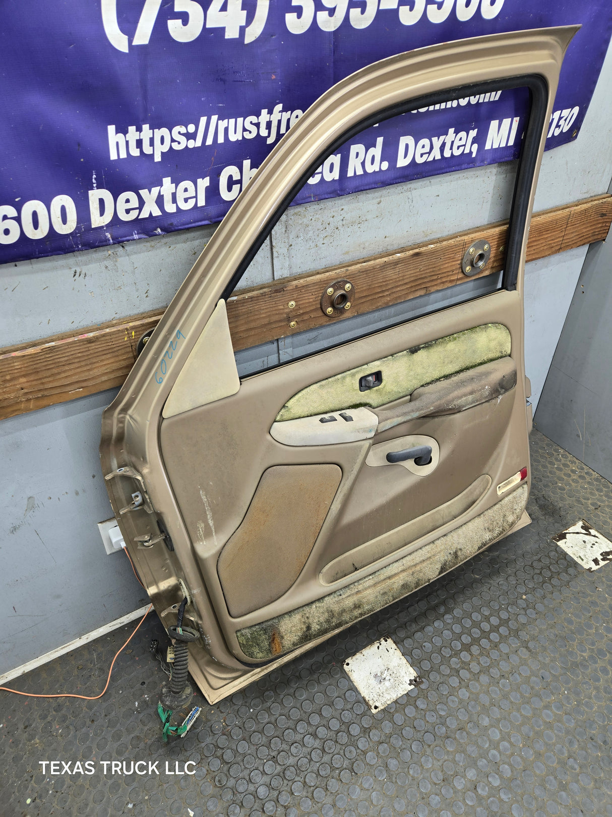 1999-2006 Chevrolet Silverado / GMC Sierra 1500 2500 3500 HD Front Passenger side Door RH