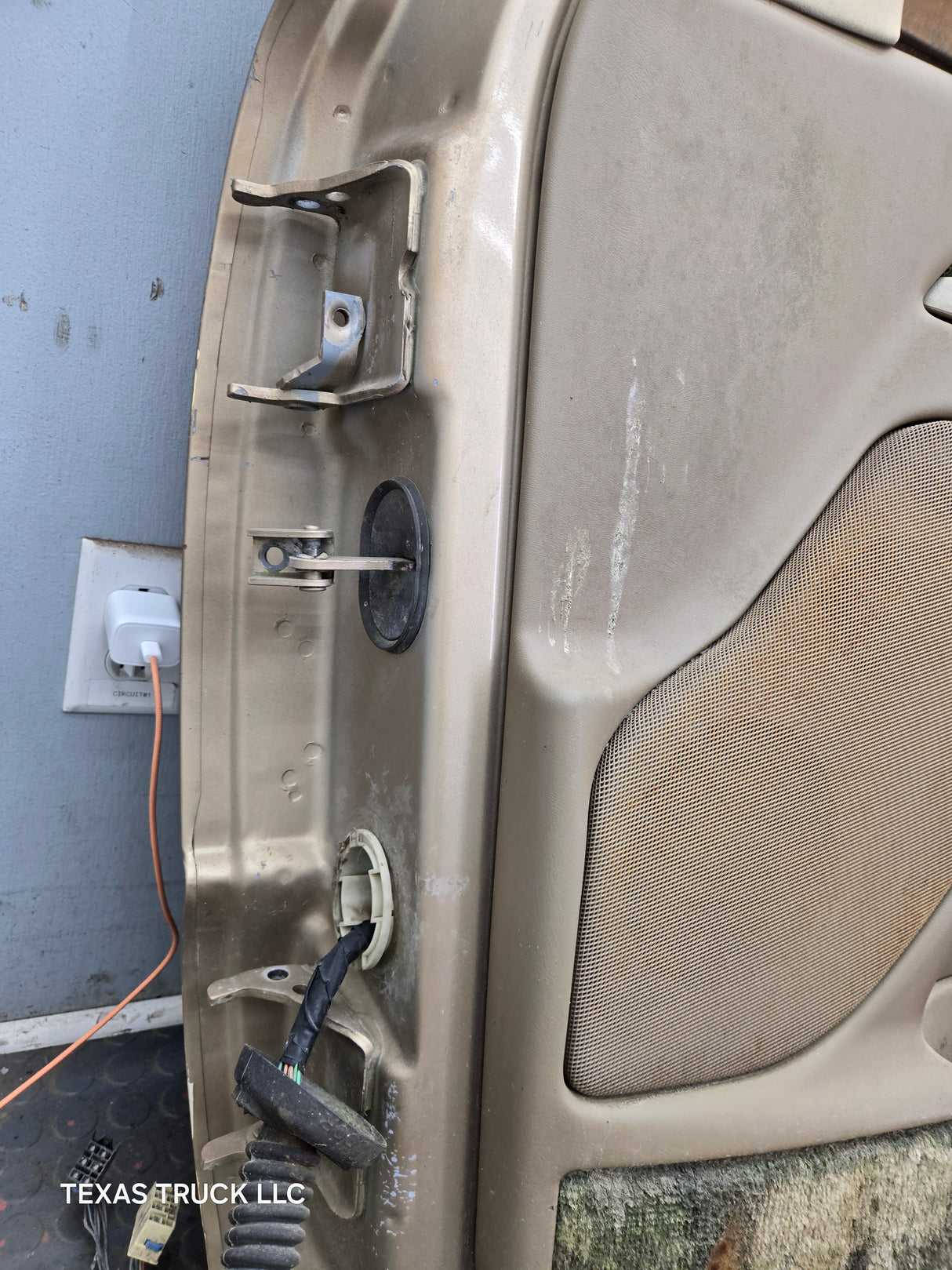 1999-2006 Chevrolet Silverado / GMC Sierra 1500 2500 3500 HD Front Passenger side Door RH