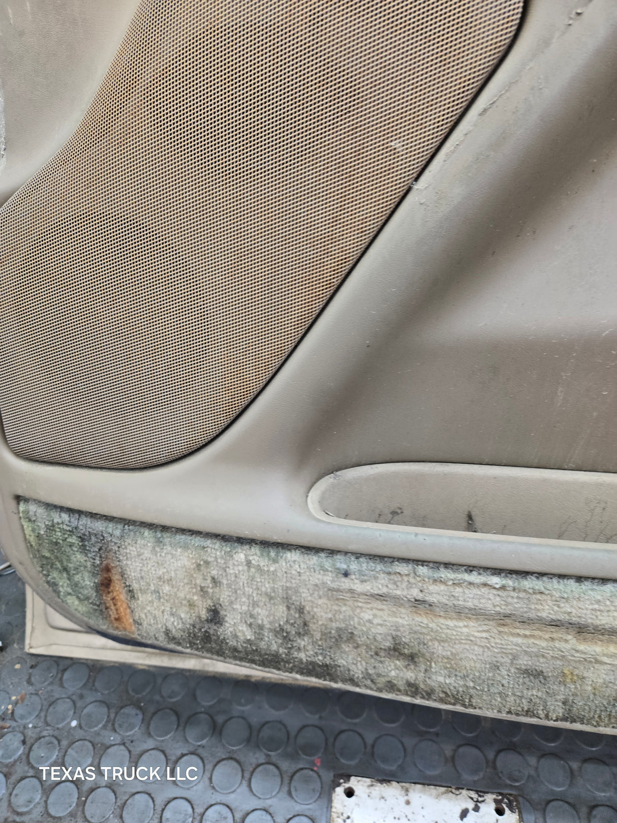 1999-2006 Chevrolet Silverado / GMC Sierra 1500 2500 3500 HD Front Passenger side Door RH
