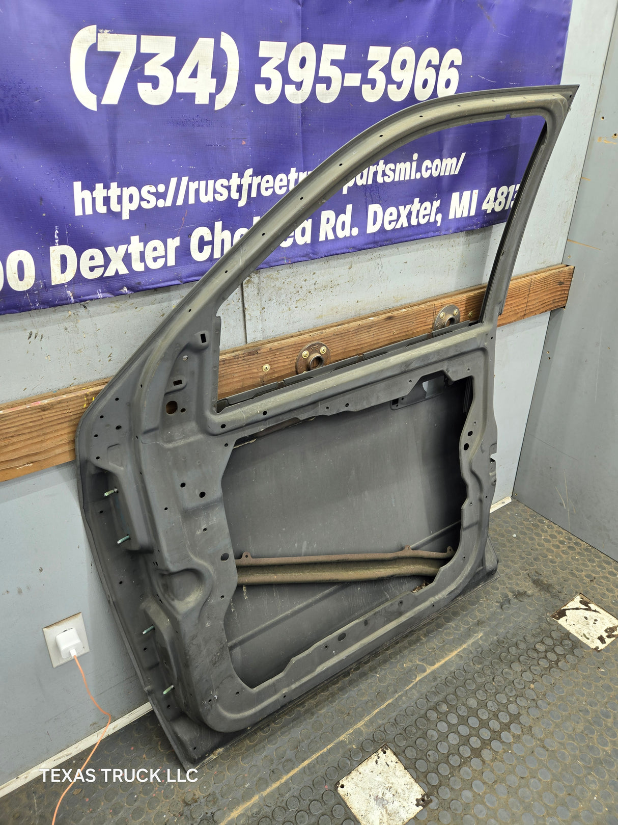 2009-2018 Dodge Ram 4th Gen Passenger Side RH Front Quad Crew Cab Door 1500 2500 3500 4500 5500