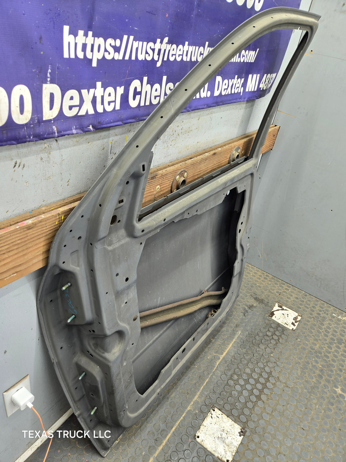 2009-2018 Dodge Ram 4th Gen Passenger Side RH Front Quad Crew Cab Door 1500 2500 3500 4500 5500