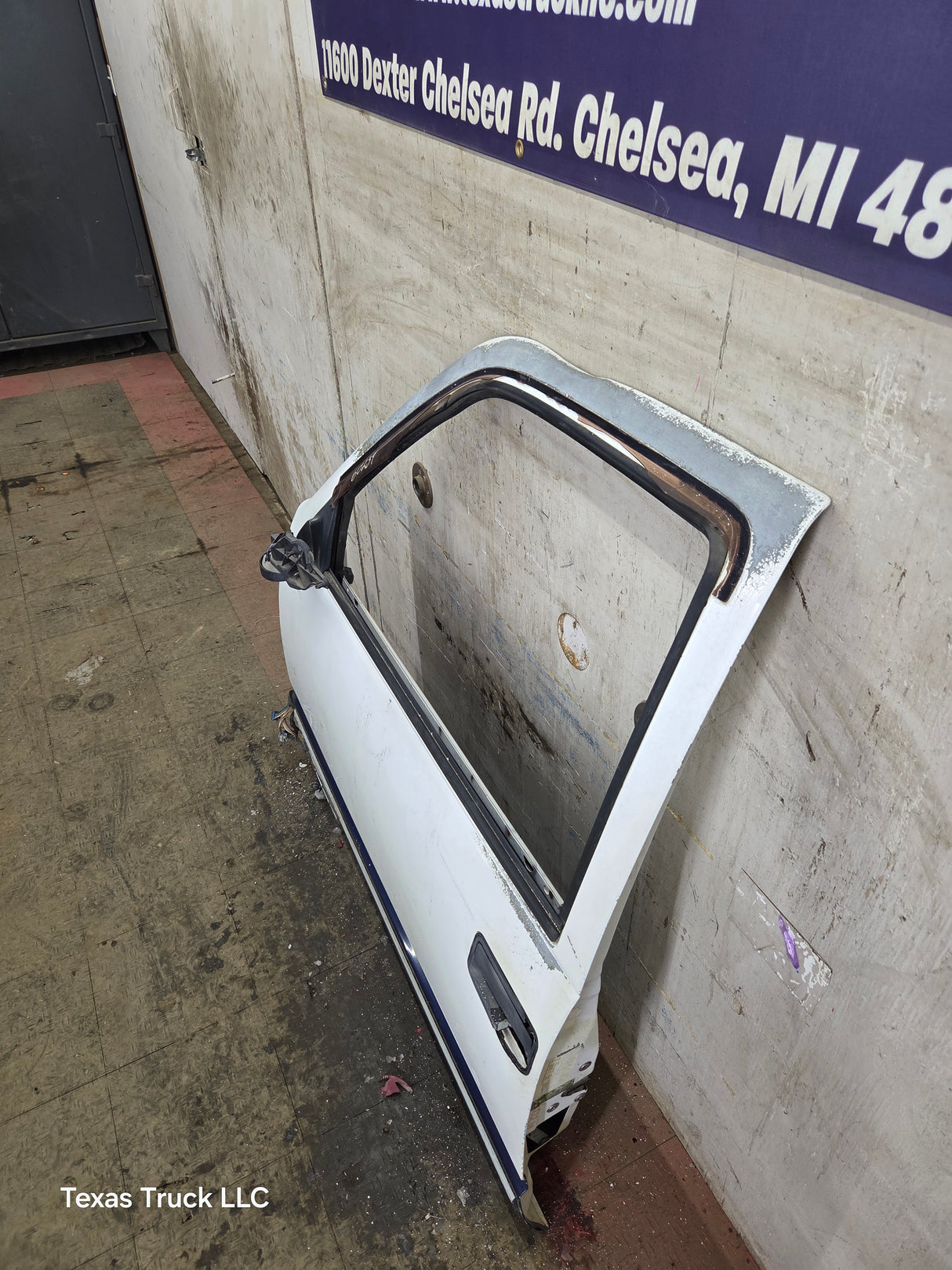 1988-2000 Chevrolet Silverado Suburban GMC Sierra LH Front Driver Side Door
