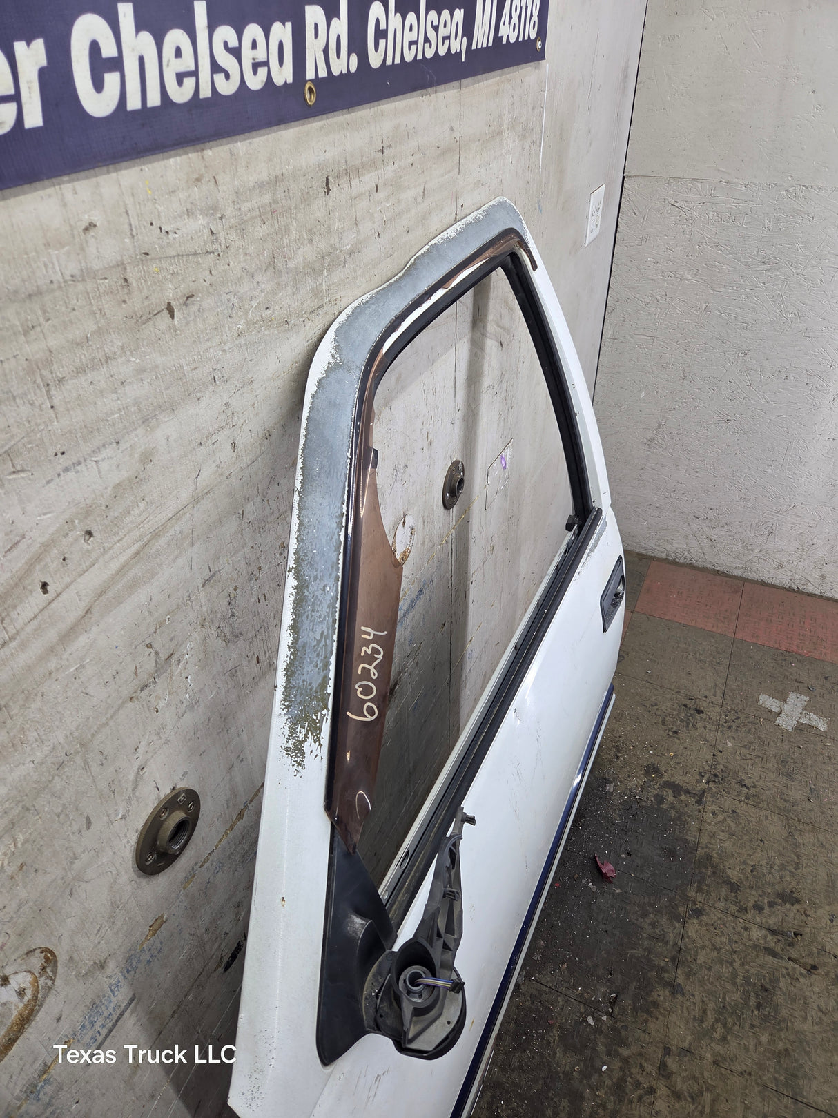 1988-2000 Chevrolet Silverado Suburban GMC Sierra LH Front Driver Side Door