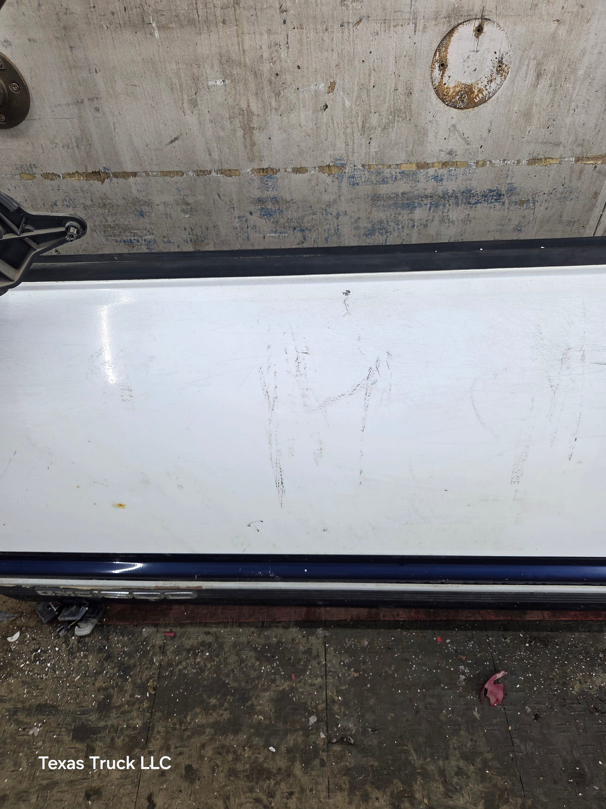 1988-2000 Chevrolet Silverado Suburban GMC Sierra LH Front Driver Side Door