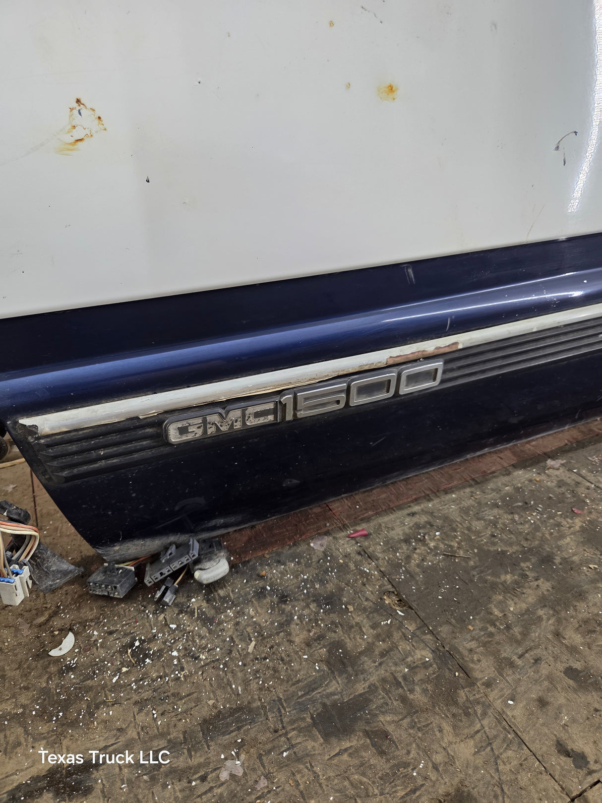 1988-2000 Chevrolet Silverado Suburban GMC Sierra LH Front Driver Side Door