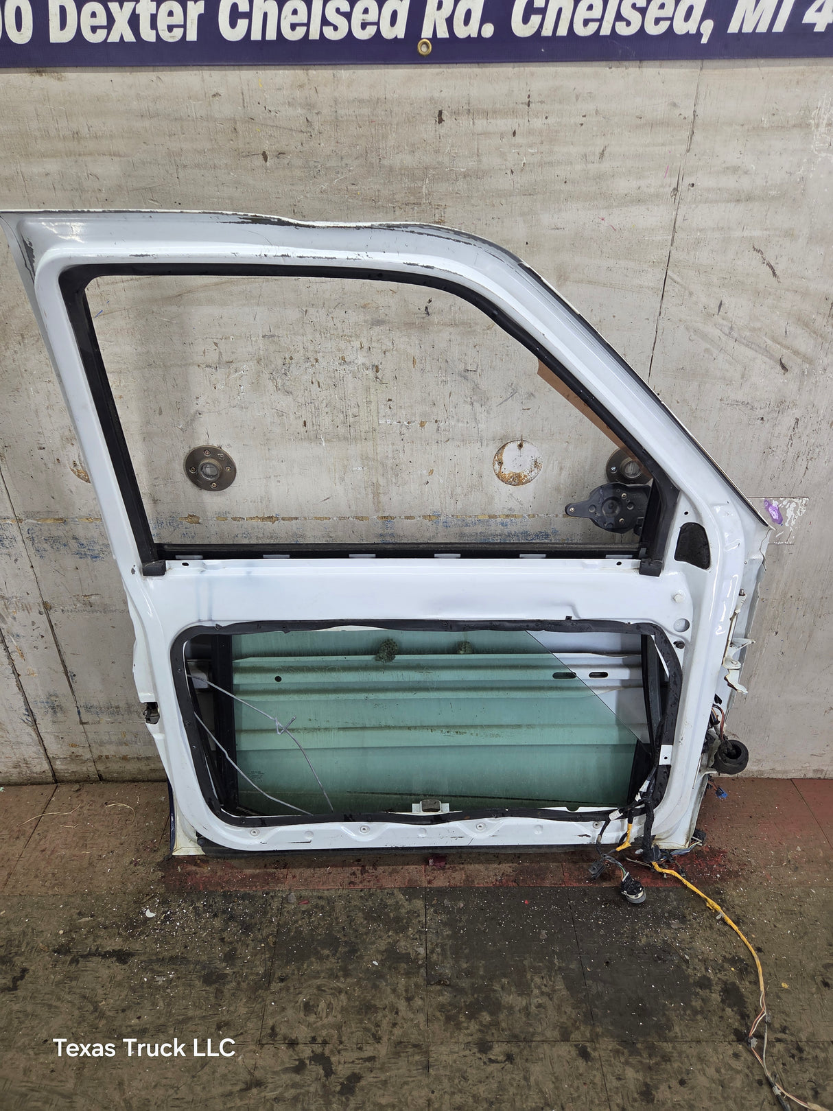 1988-2000 Chevrolet Silverado Suburban GMC Sierra LH Front Driver Side Door