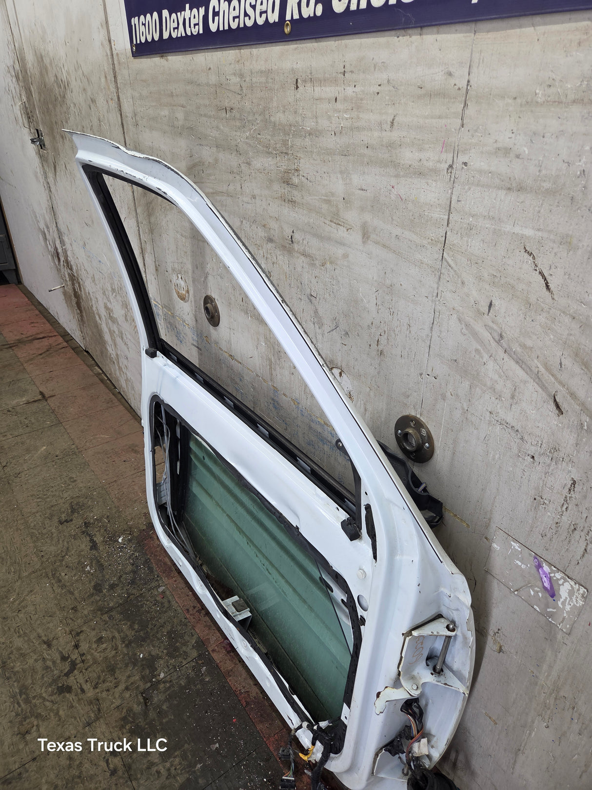 1988-2000 Chevrolet Silverado Suburban GMC Sierra LH Front Driver Side Door