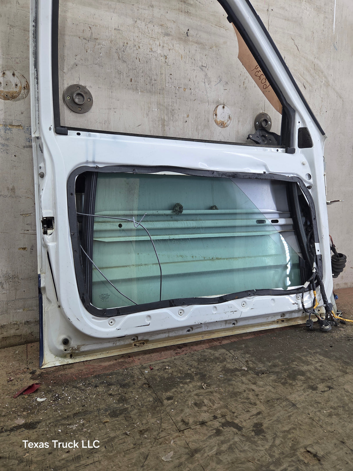 1988-2000 Chevrolet Silverado Suburban GMC Sierra LH Front Driver Side Door