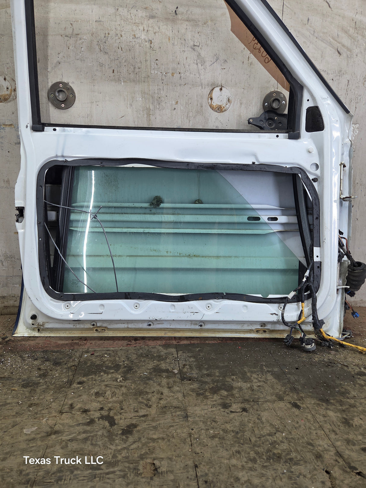 1988-2000 Chevrolet Silverado Suburban GMC Sierra LH Front Driver Side Door