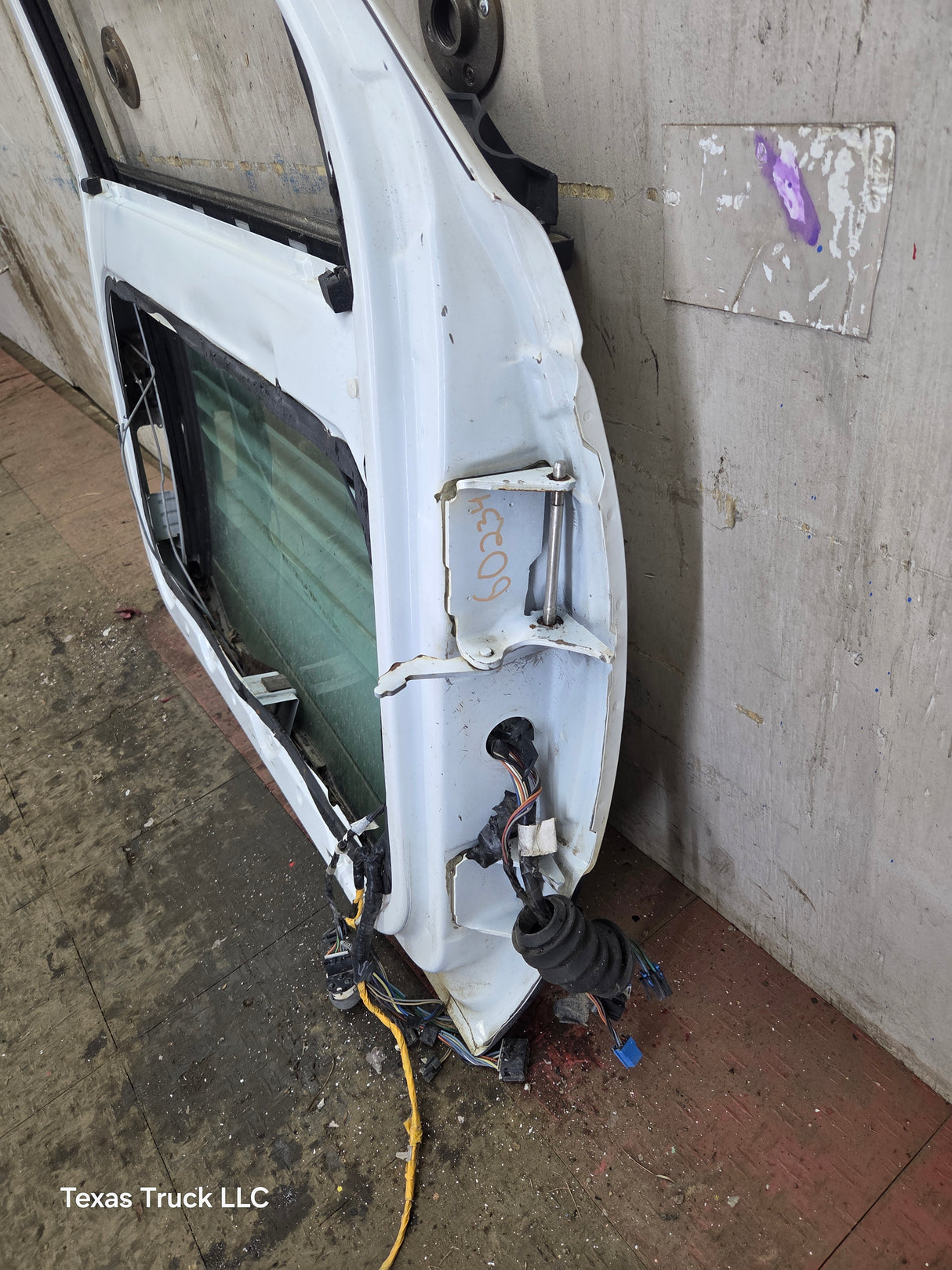 1988-2000 Chevrolet Silverado Suburban GMC Sierra LH Front Driver Side Door