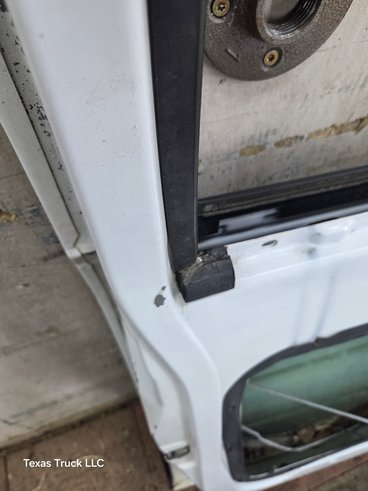 1988-2000 Chevrolet Silverado Suburban GMC Sierra LH Front Driver Side Door
