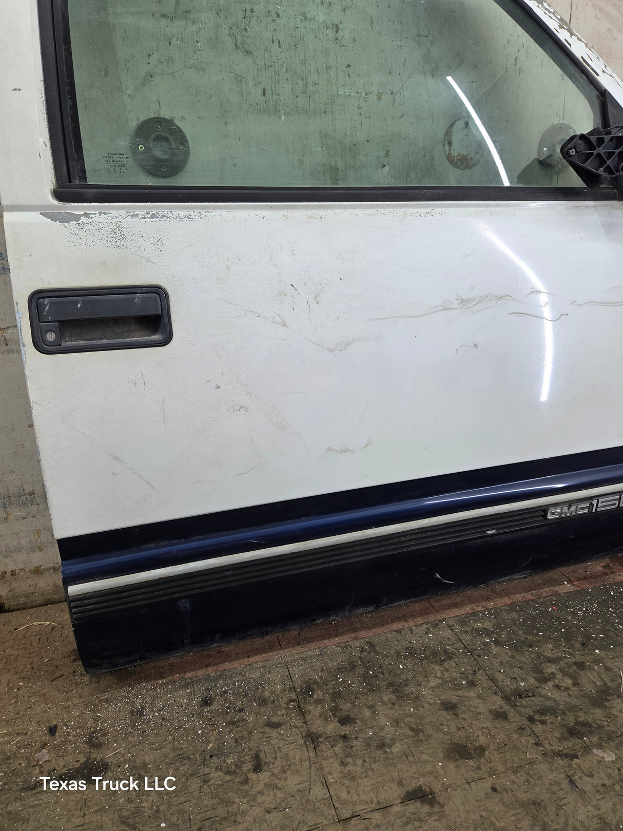 1988-2000 Chevrolet Silverado Suburban GMC Sierra RH Front Passenger Door