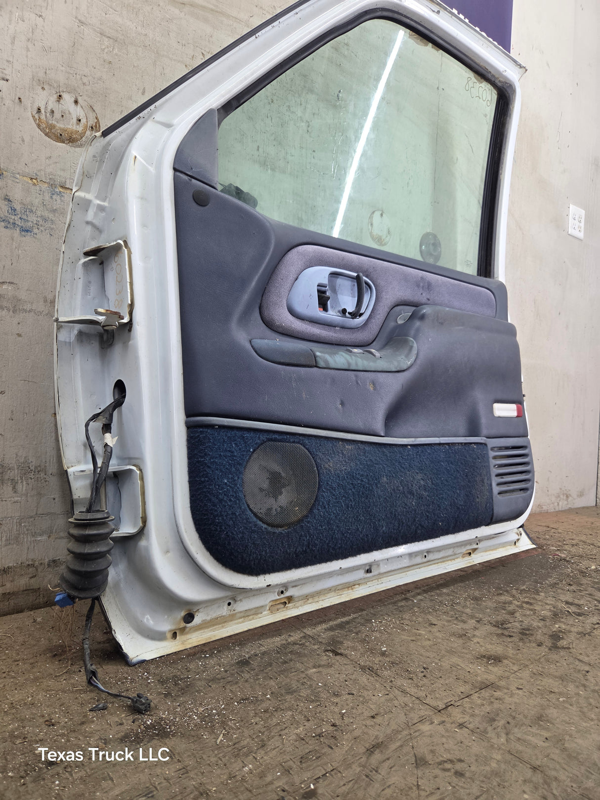 1988-2000 Chevrolet Silverado Suburban GMC Sierra RH Front Passenger Door