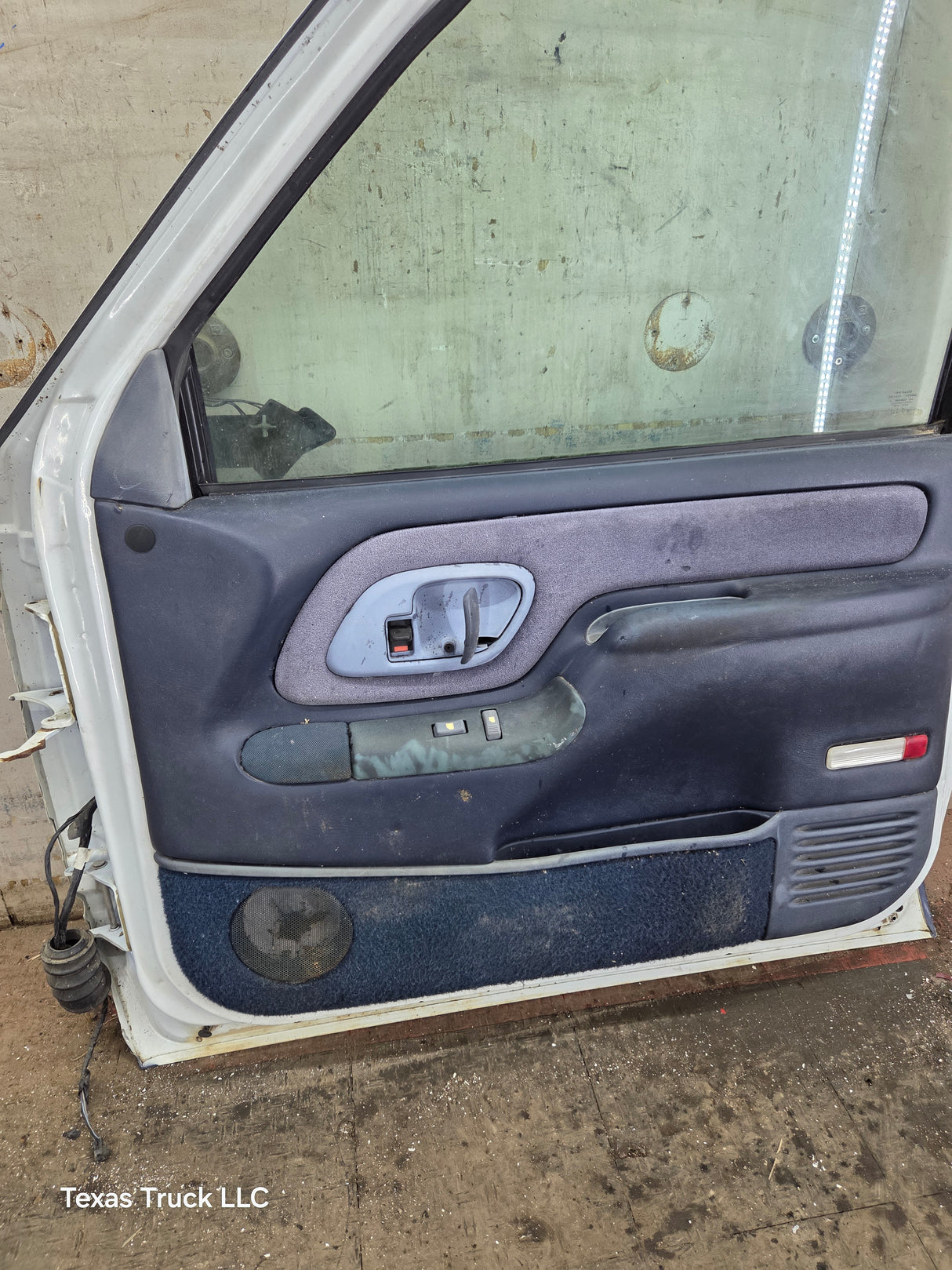 1988-2000 Chevrolet Silverado Suburban GMC Sierra RH Front Passenger Door