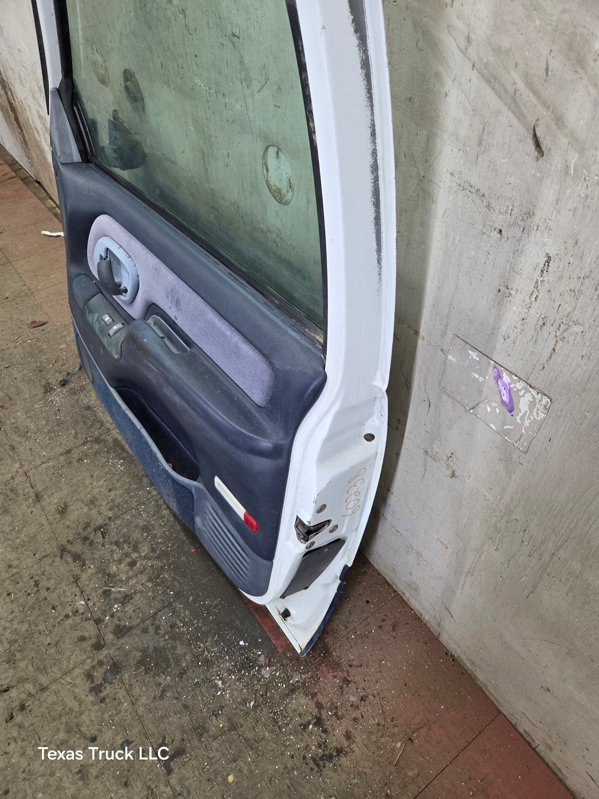 1988-2000 Chevrolet Silverado Suburban GMC Sierra RH Front Passenger Door