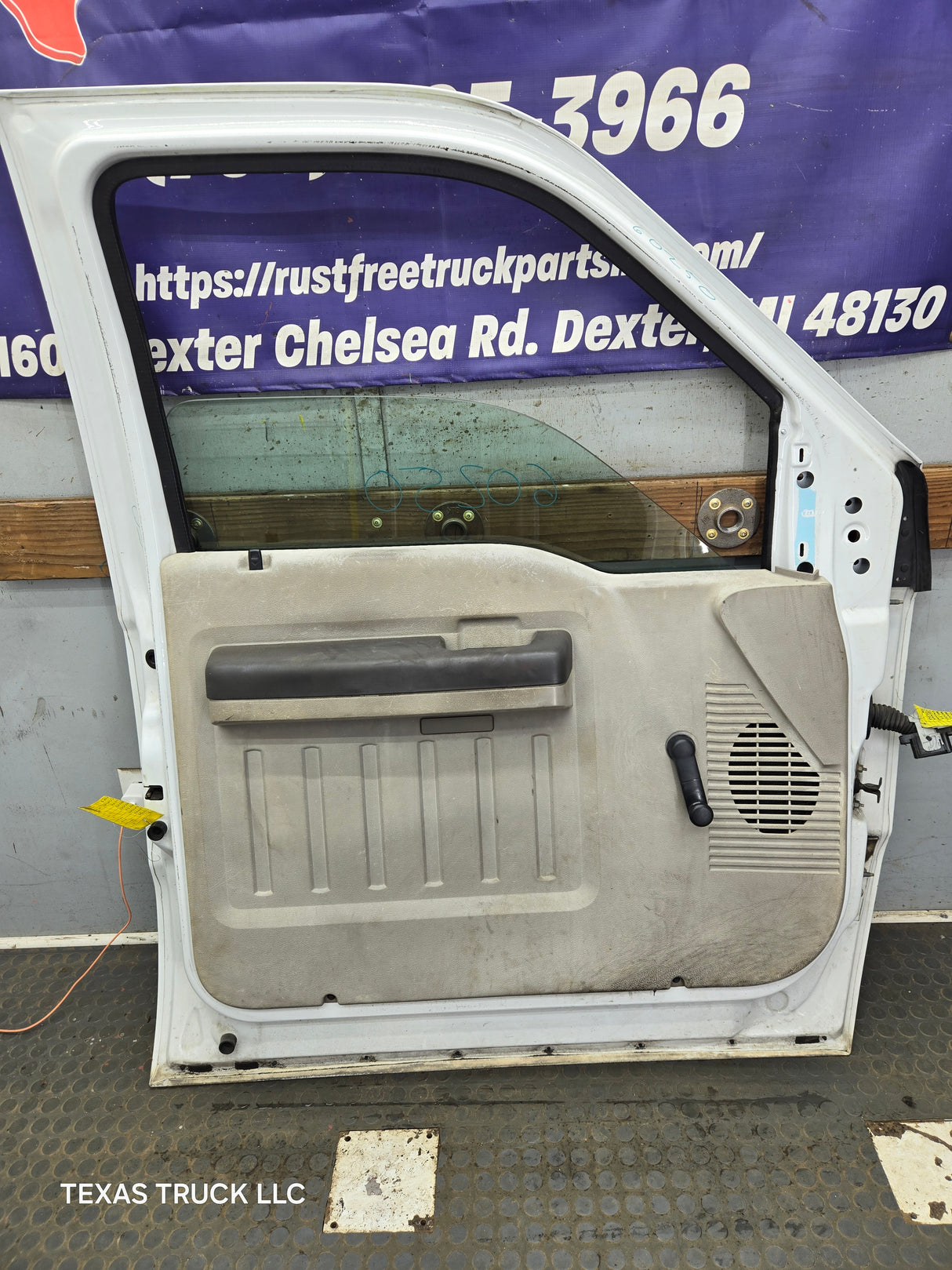 1999-2011 Ford Super Duty LH Driver Side Front Door F250 F350 F450 F550