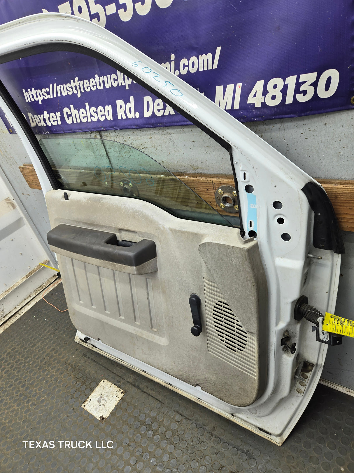 1999-2011 Ford Super Duty LH Driver Side Front Door F250 F350 F450 F550