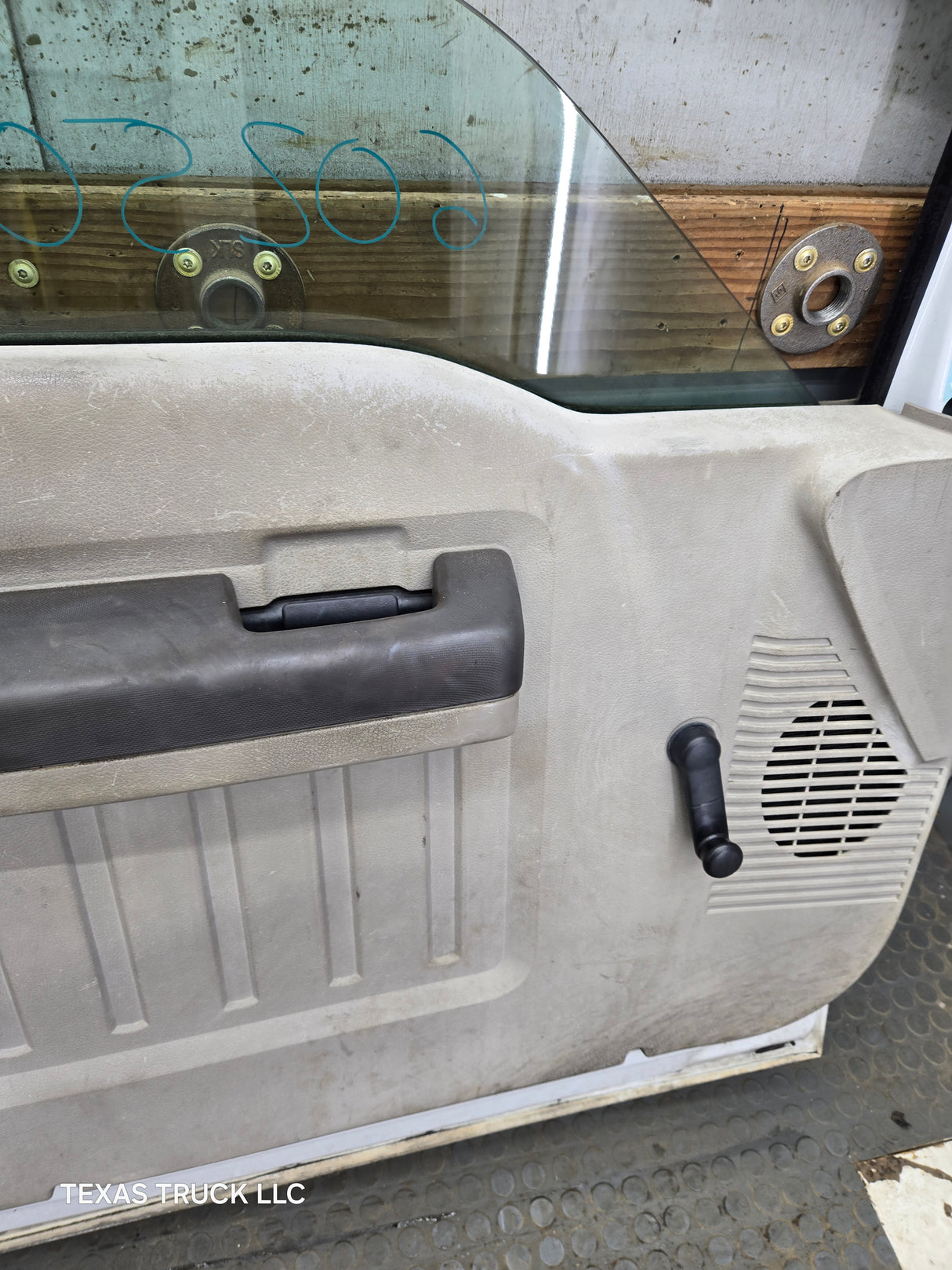 1999-2011 Ford Super Duty LH Driver Side Front Door F250 F350 F450 F550