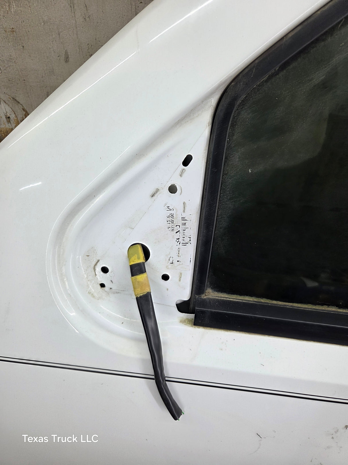 2007-2013 Chevrolet Silverado / GMC Sierra 1500 2500 3500 HD LH Front Driver Side Door