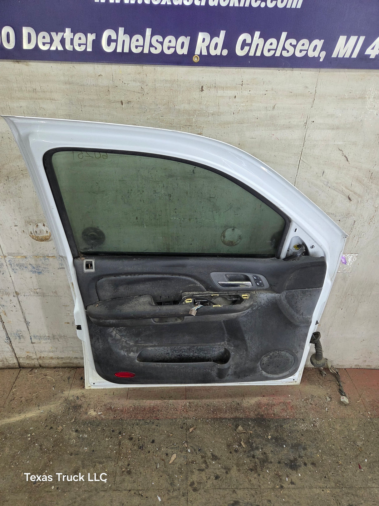 2007-2013 Chevrolet Silverado / GMC Sierra 1500 2500 3500 HD LH Front Driver Side Door