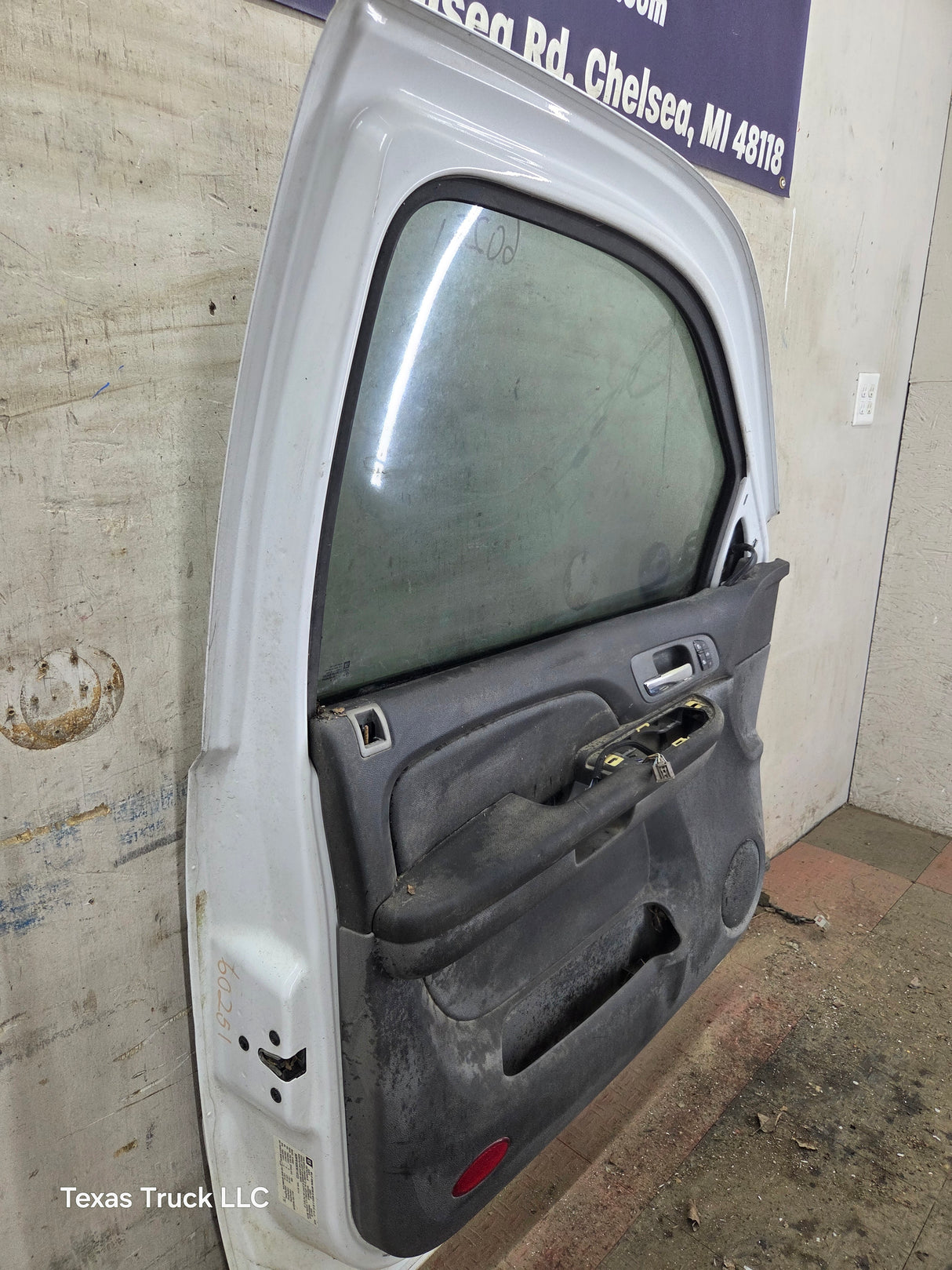 2007-2013 Chevrolet Silverado / GMC Sierra 1500 2500 3500 HD LH Front Driver Side Door