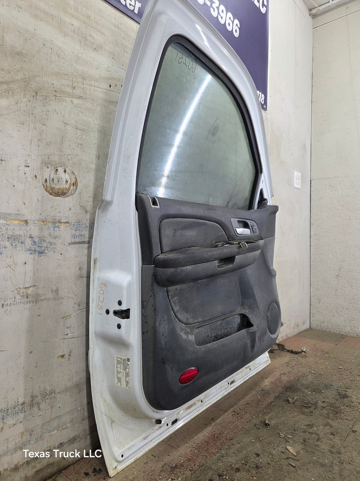 2007-2013 Chevrolet Silverado / GMC Sierra 1500 2500 3500 HD LH Front Driver Side Door