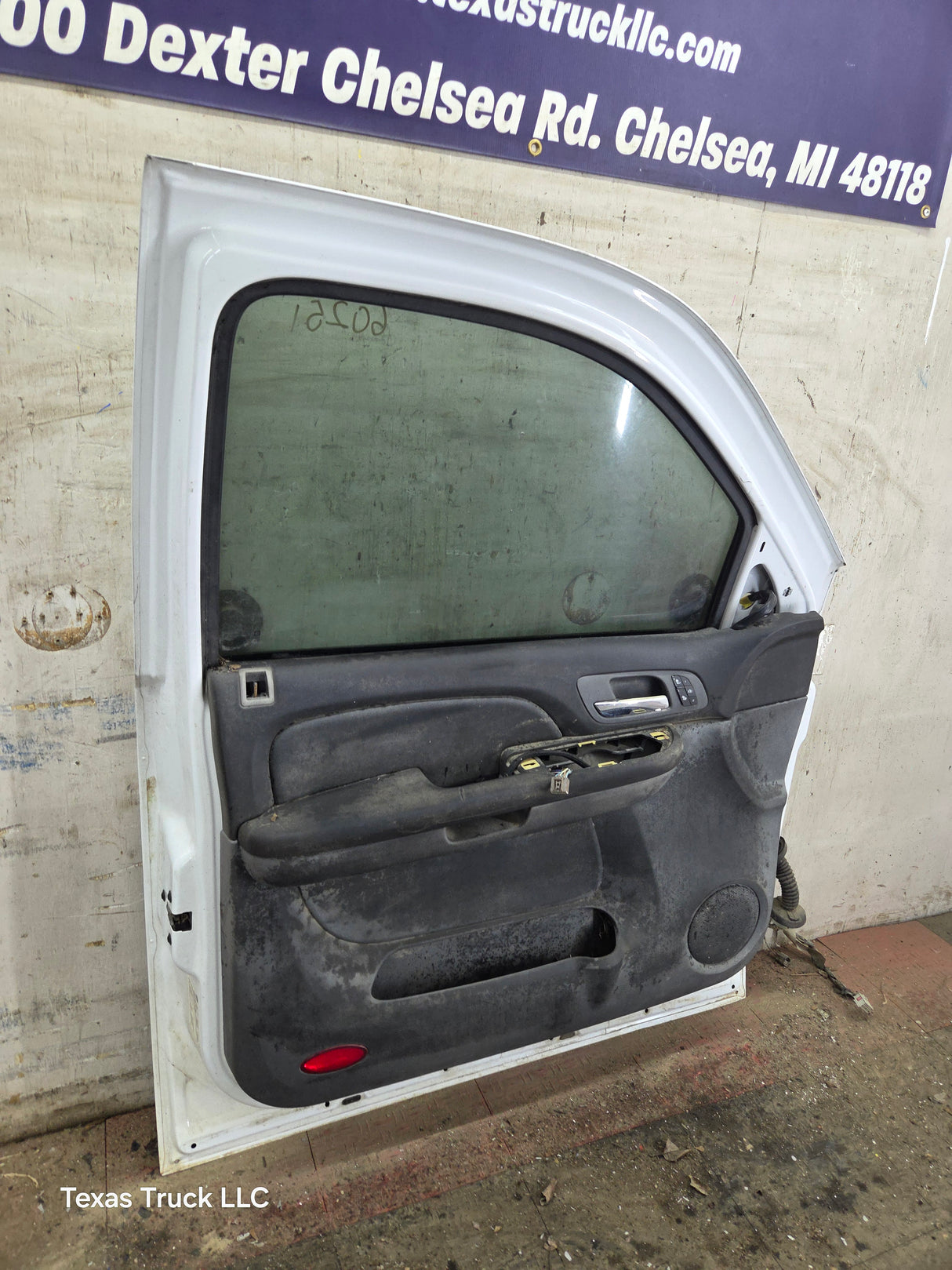 2007-2013 Chevrolet Silverado / GMC Sierra 1500 2500 3500 HD LH Front Driver Side Door