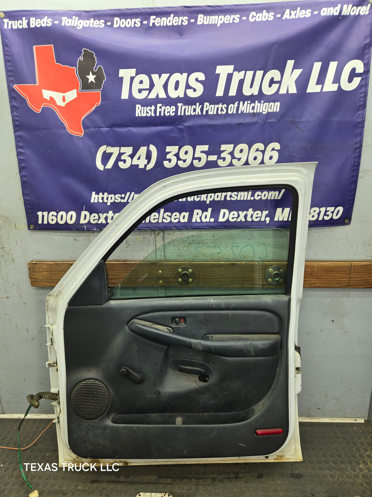 1999-2006 Chevrolet Silverado / GMC Sierra 1500 2500 3500 HD Front Passenger side Door RH